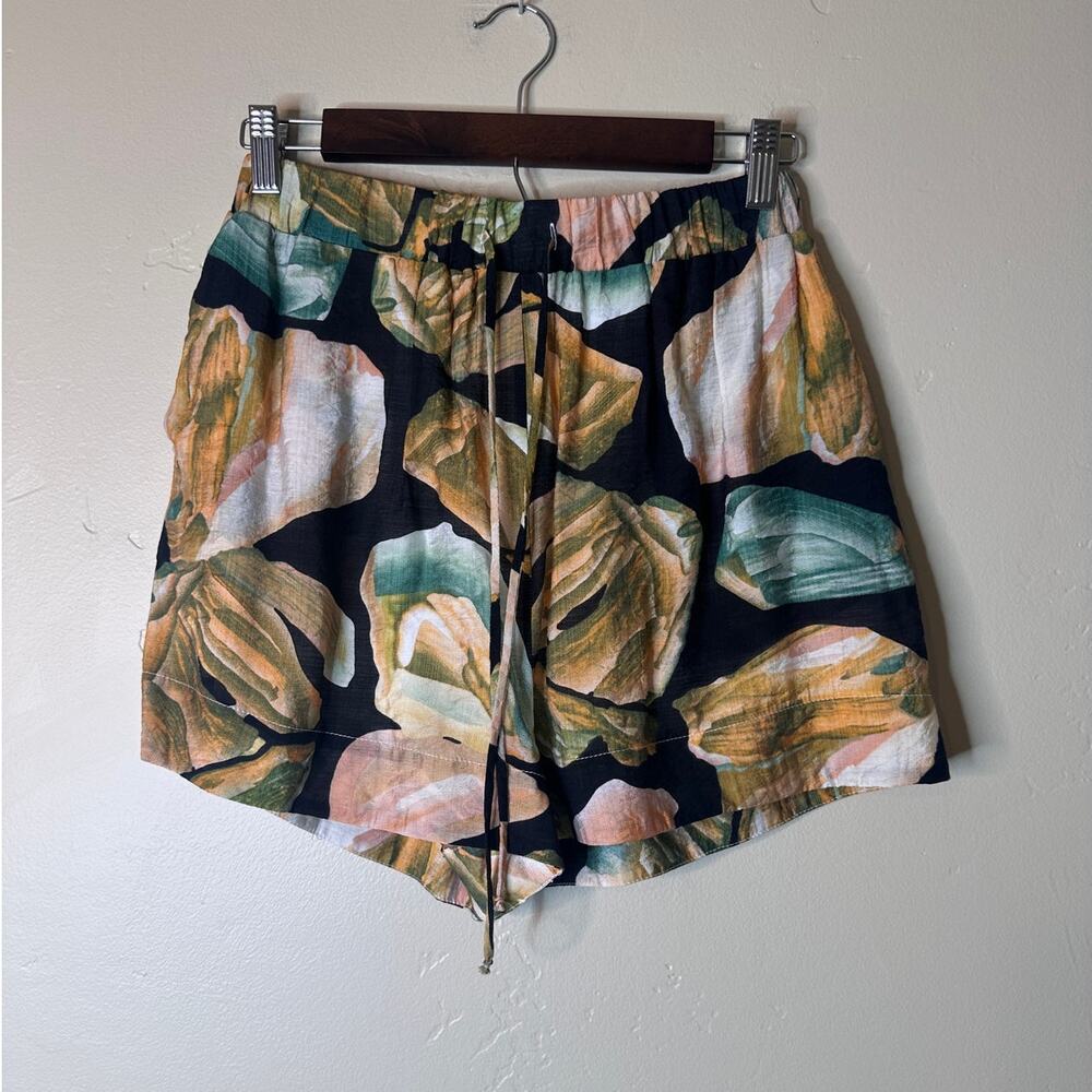 Boutique Fab'rik Floral Pull-On Summer Shorts Medium